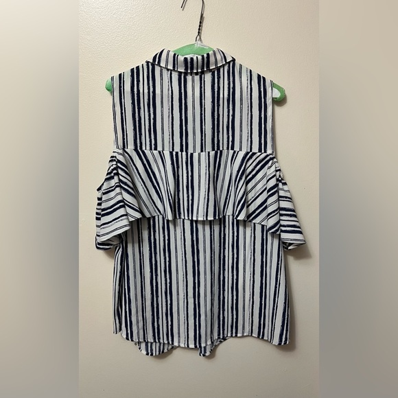Super cute blue and white striped top. Size L.  Fun sleeves. - Picture 3 of 4
